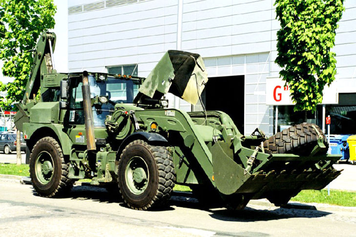 MHEE Backhoe von JBC