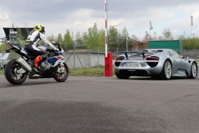 Video Porsche 918 Spyder Vs Bmw S 1000 Rr Autobild De