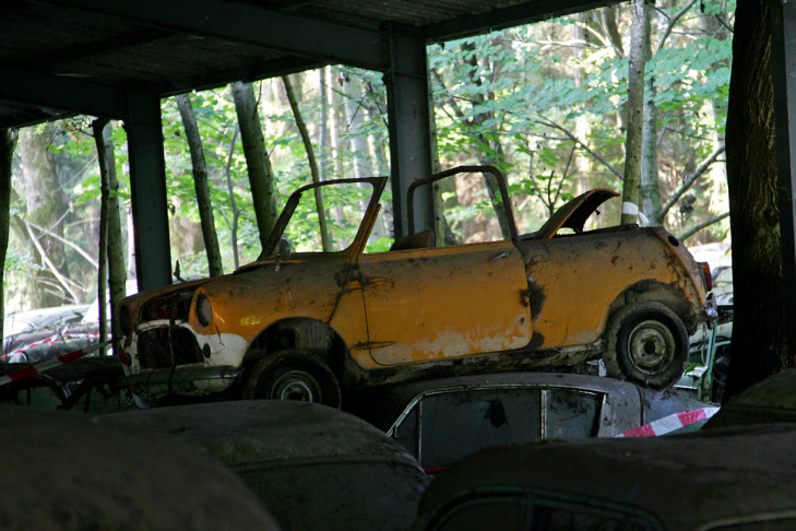 Autofriedhof Schrottplatz Kaufdorf Schweiz