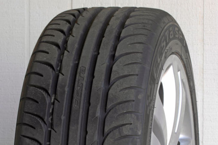 Kumho Ecsta SPT