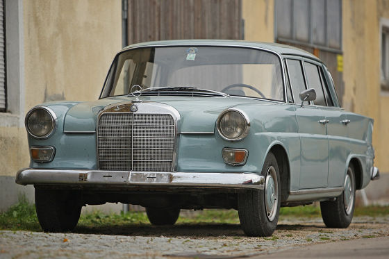 Mercedes 200 D W 110 Zur Bildergalerie Die Heckflosse als Diesel Lahmer 