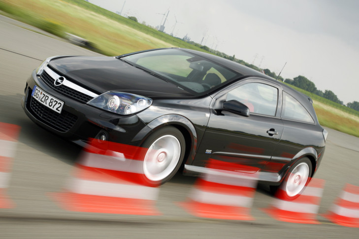 Opel Astra GTC 2.0 Turbo