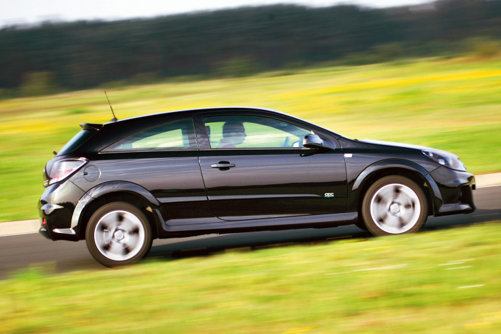 Opel Astra GTC 2.0 Turbo