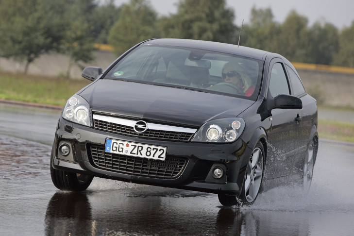 Opel Astra GTC 2.0 Turbo