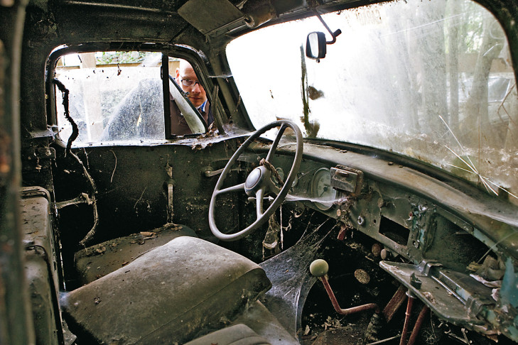 Versteigerung von Autofriedhof