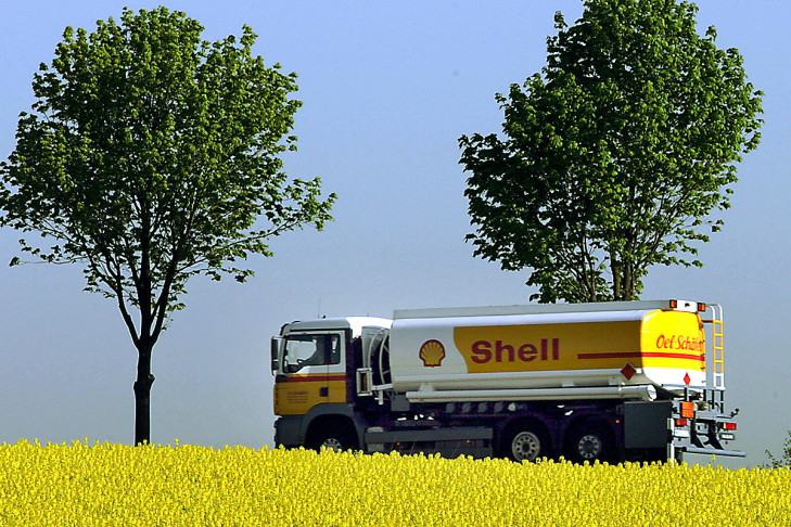 Das Benzin für die Wagen auf r bei