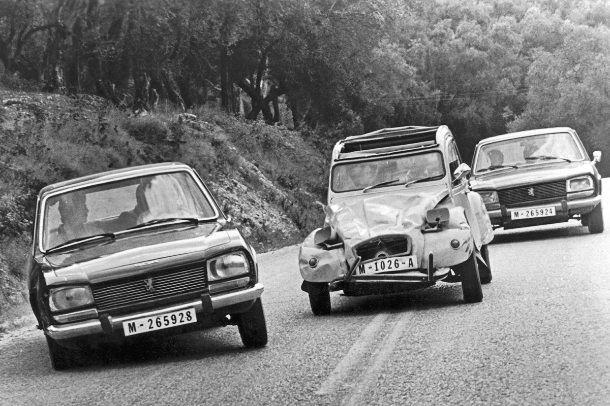Citro&euml;n 2CV Peugeot 504 James Bond 007 Roger Moore In t&ouml;dlicher Mission