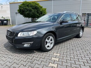 Bild des Angebotes Volvo V70 D4 Summum Aut. LEDER+NAVI+XENON+SHD+ST-HZ+AHK+RSE