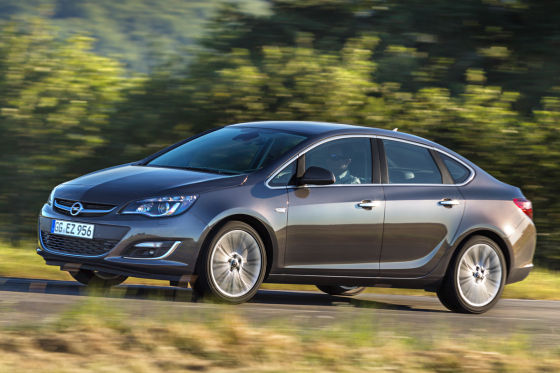 Der Astra kommt mit Stufenheck