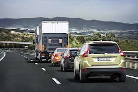 Road-Train-Kolonne von Volvo