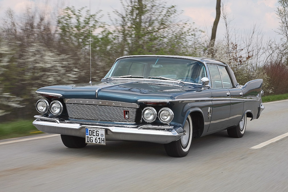 Imperial Custom Four-Door Southampton 1961