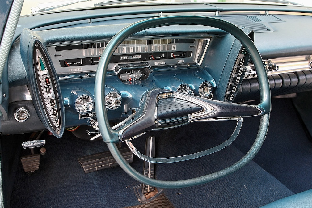 Imperial Custom Four-Door Southampton 1961