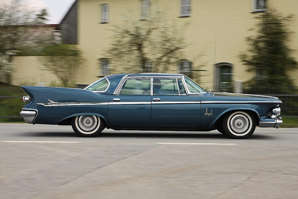 Imperial Custom Four-Door Southampton 1961