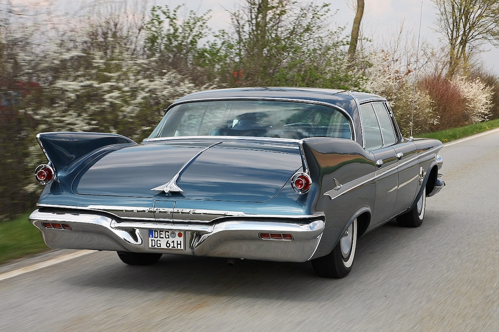 Imperial Custom Four-Door Southampton 1961