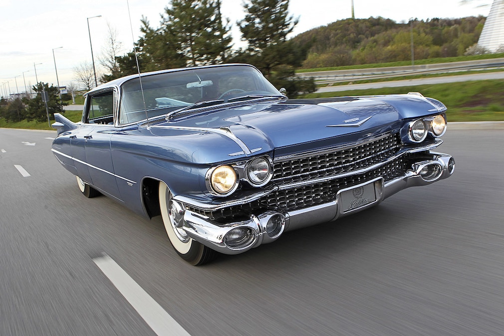 Cadillac Series 62 Sedan
