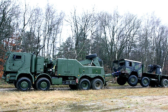 Das geschützte Berge- und Abschleppfahrzeug Bison Das geschützte Berge- und Abschleppfahrzeug Bison