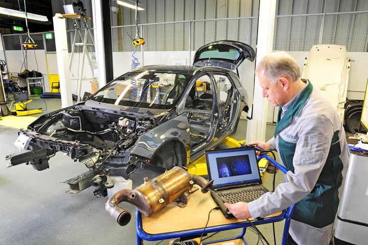 Opel Insignia Sports Tourer: Inspektion des Katalysators