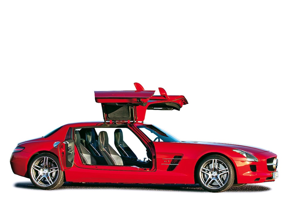 Mercedes SLS AMG Viertürer Montage