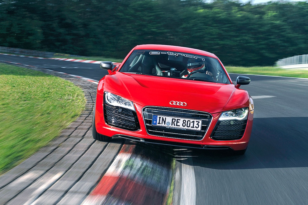 Audi R8 e-tron Weltrekord auf der Nürburgring Nordschleife am 26. Juni 2012 Audi R8 e-tron Weltrekord auf der Nürburgring Nordschleife am 26. Juni 2012