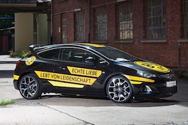 Opel Astra OPC in Schwarz-Gelb