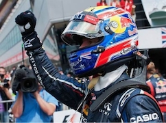 Mark Webber jubelt über seinen zweiten Sieg in Silverstone