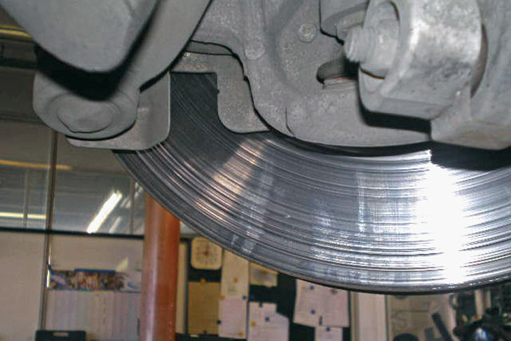 Jaguar XF: Bremsscheibe