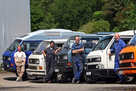 Schrauber Lemmi, Peiki, Bullipaps und Drüsel mit ihren VW T3
