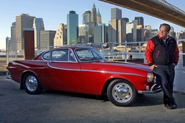 Irvin Gordon mit seinem Volvo P1800