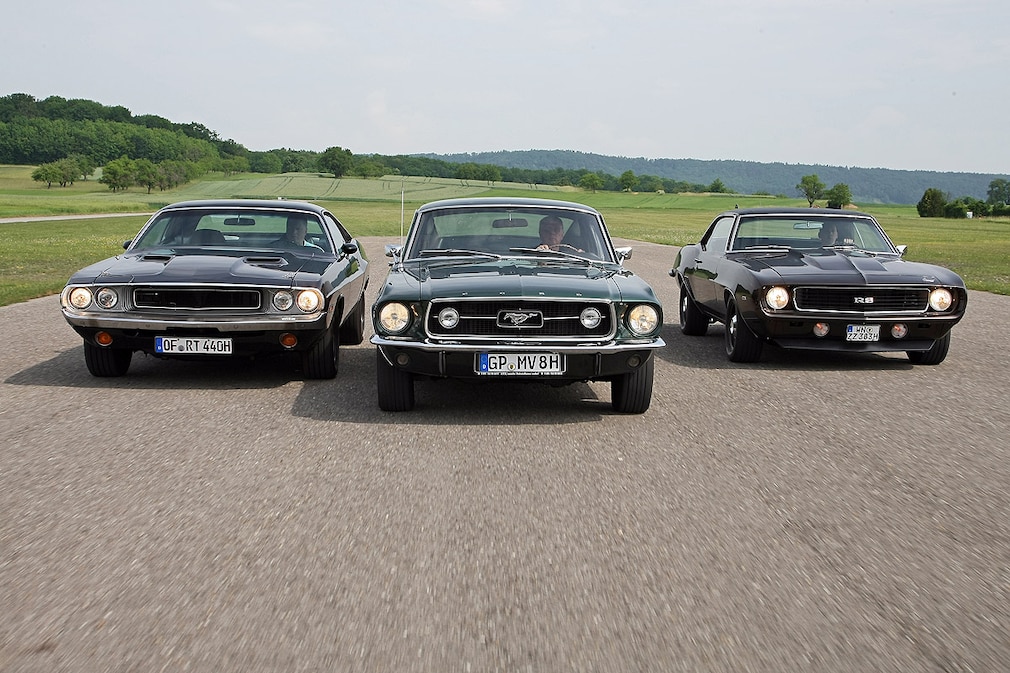 Dodge Challenger R/T, Ford Mustang GTA, Chevrolet Camaro RS