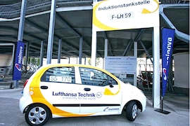 E-Autos als Testfahrzeuge von der Lufthansa am Frankfurter Flughafen