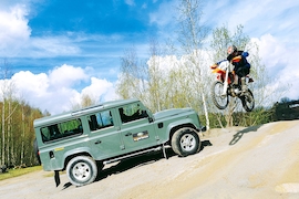 Land Rover Defender KTM 350 EXC-F