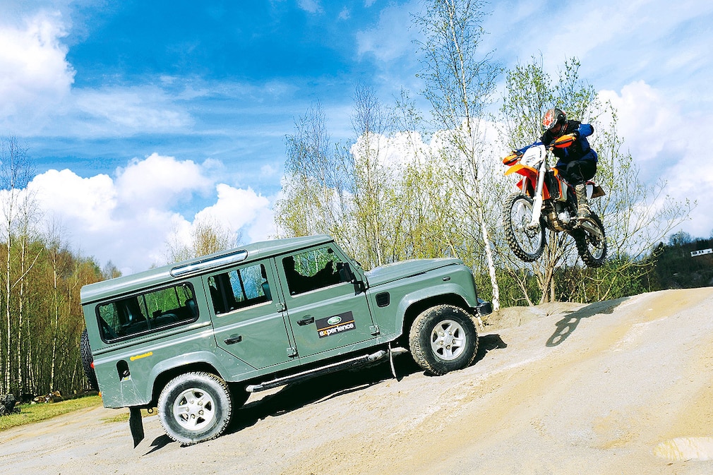 Land Rover Defender KTM 350 EXC-F