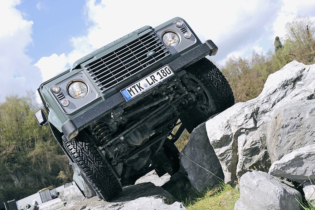 KTM 350 EXC-F gegen Land Rover Defender 110 Station