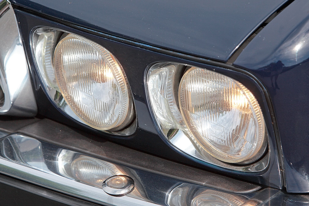 Jaguar XJ40