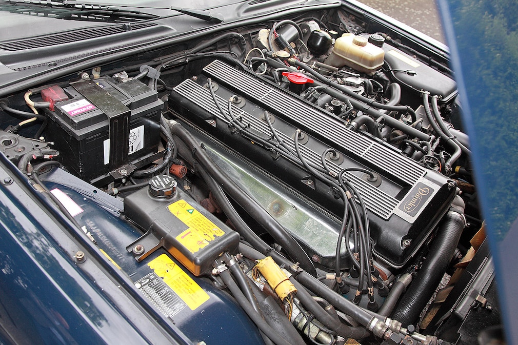 Jaguar XJ40