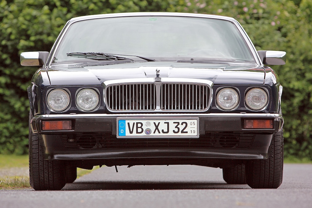 Jaguar XJ40