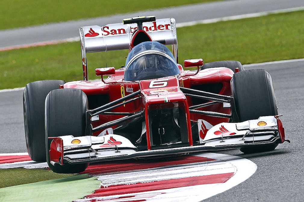 Formel 1-Ferrari mit Dach