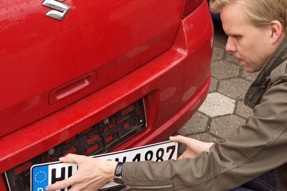 Diebe stehlen jährlich Tausende Kennzeichen