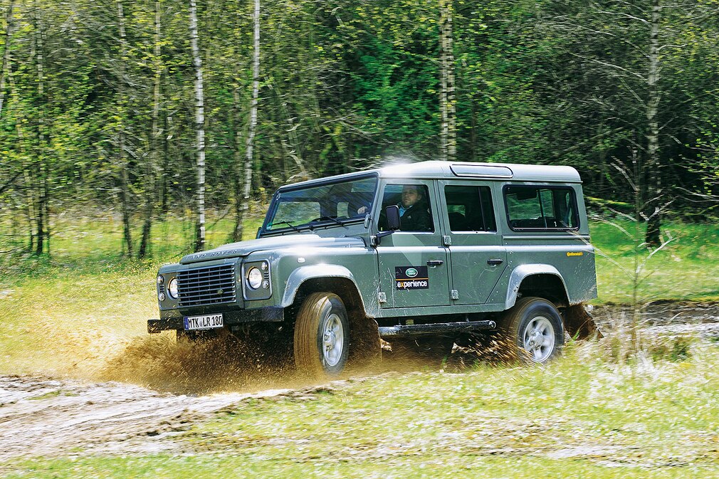 KTM 350 EXC-F gegen Land Rover Defender 110 Station