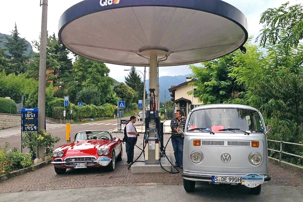 Tanke schön Corv'ette und T2 Silberfisch von Dekra