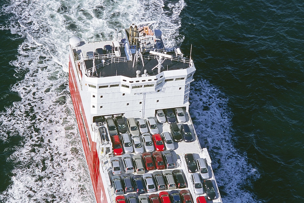 Automontage auf dem Wasser