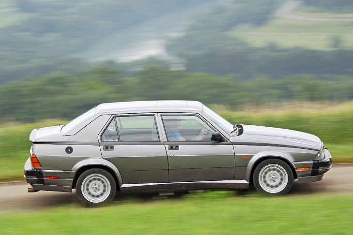 Alfa Romeo 75 3.0 V6 America
