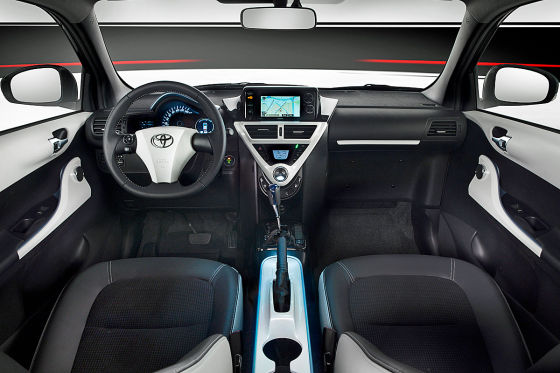 Toyota iQ EV Innenraum