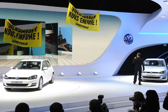 Greenpeace nebelt Golf ein