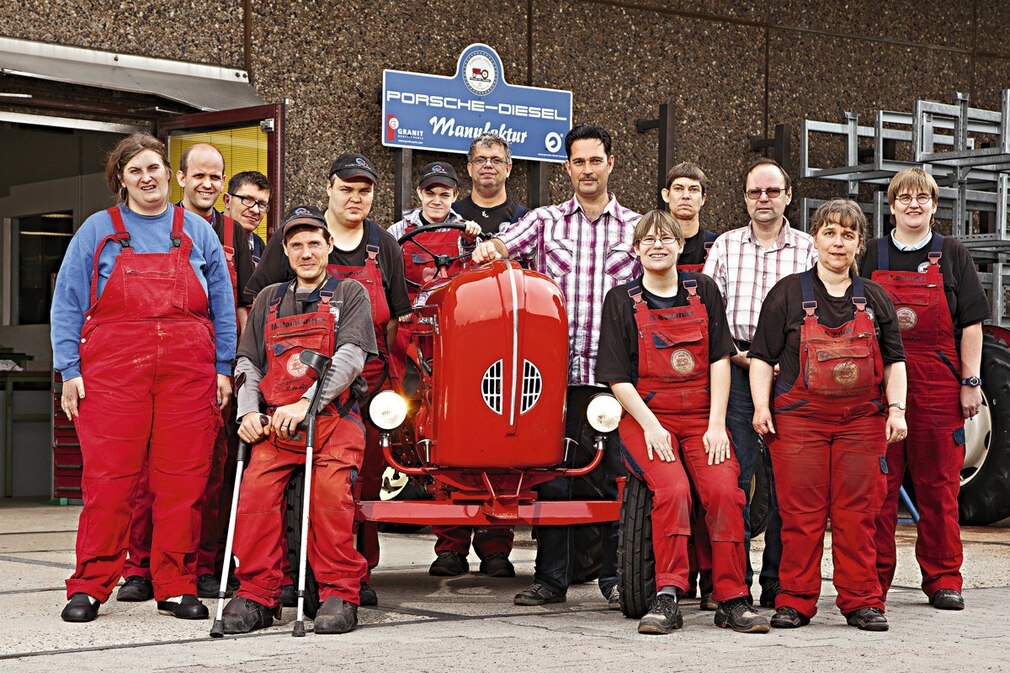Porsche Junior mit Werkstatt-Team