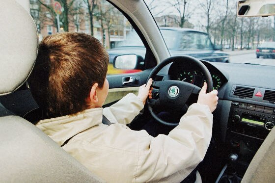 Kind im Auto
