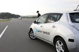 Nissan Assitenzsystem "Autonomous Emergency Steering"