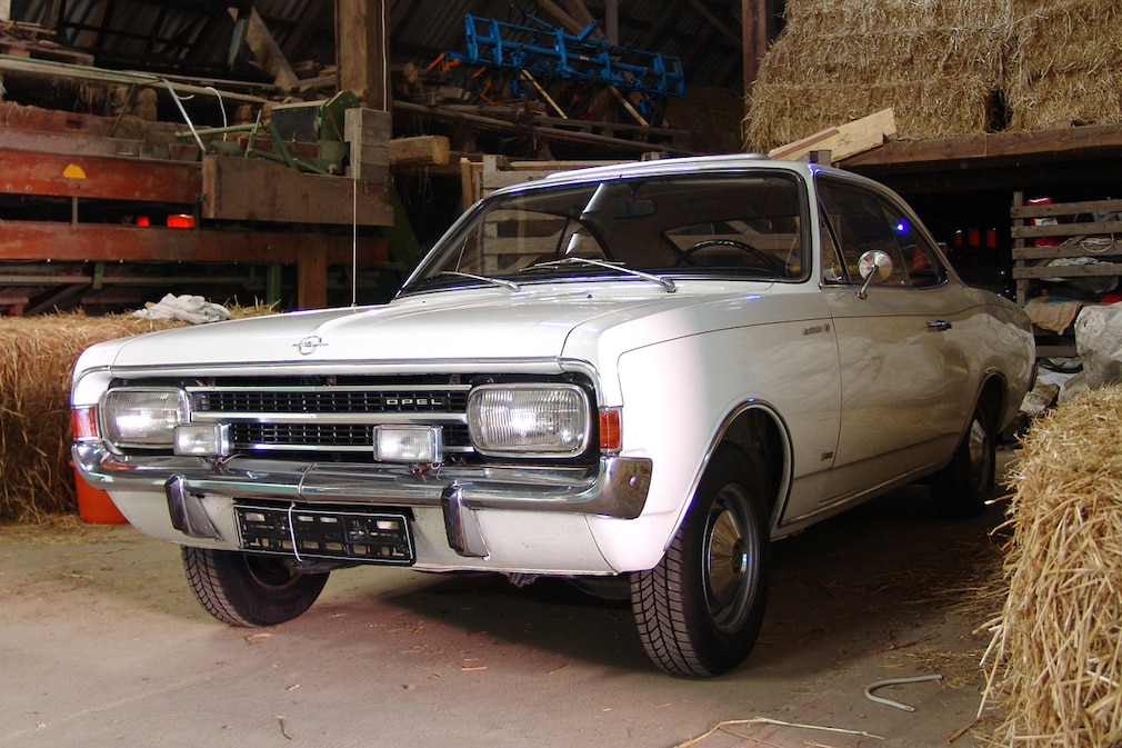 Opel Rekord C Coupe Garage Scheune