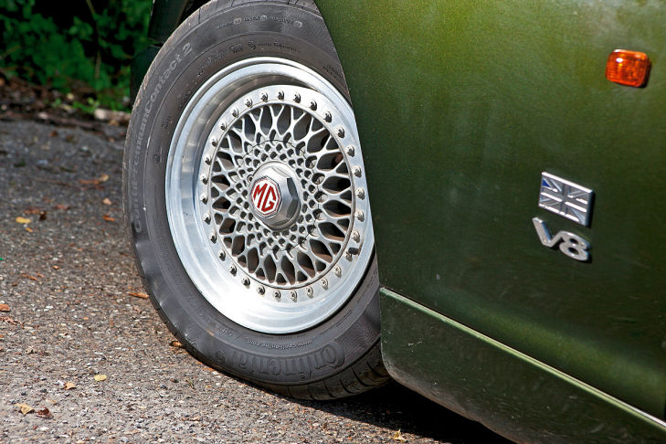 MG RV8 1993