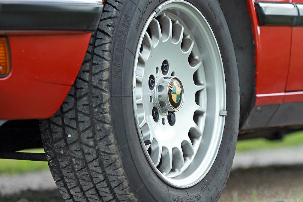 BMW 525i (E28)
